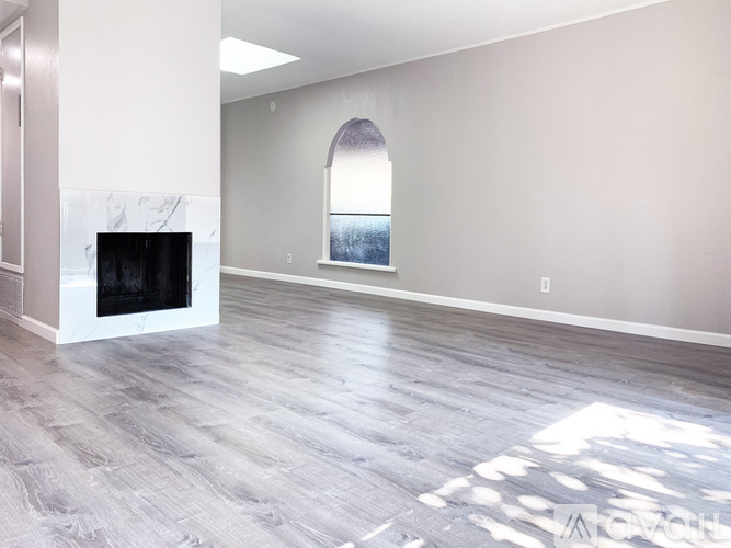 236 Red Oak Dr E, Unit A Rental photo 2
